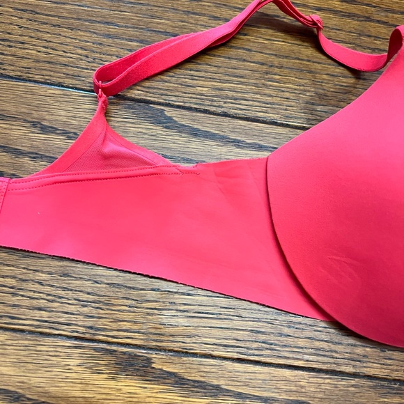 Maidenform Dreamwire T Shirt Bra, Padded, Underwire, Red, 34D, DM2300 - Picture 3 of 7